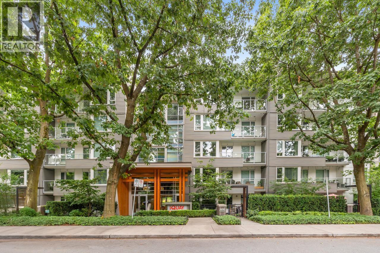 118 255 W 1ST STREET