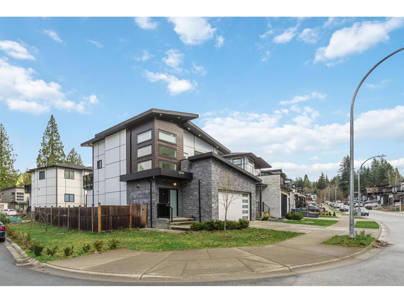 36689 DIANNE BROOK AVENUE