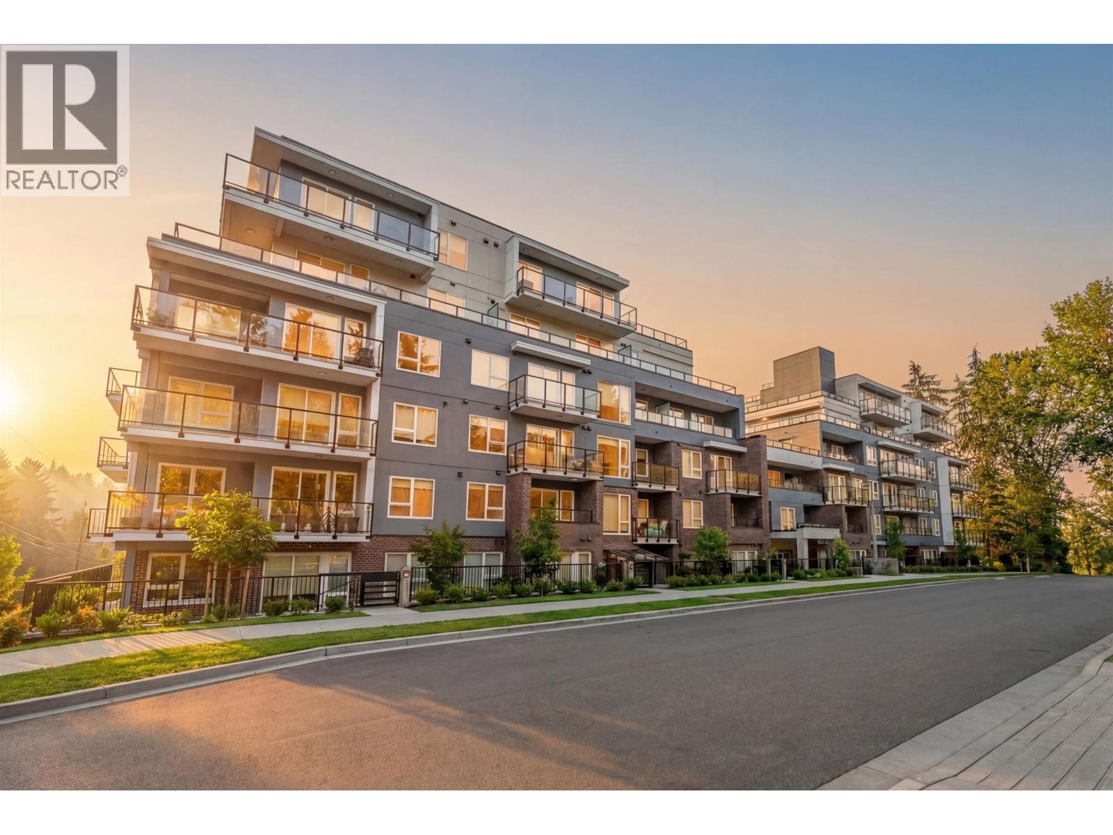 305 2002 ST. GEORGE STREET