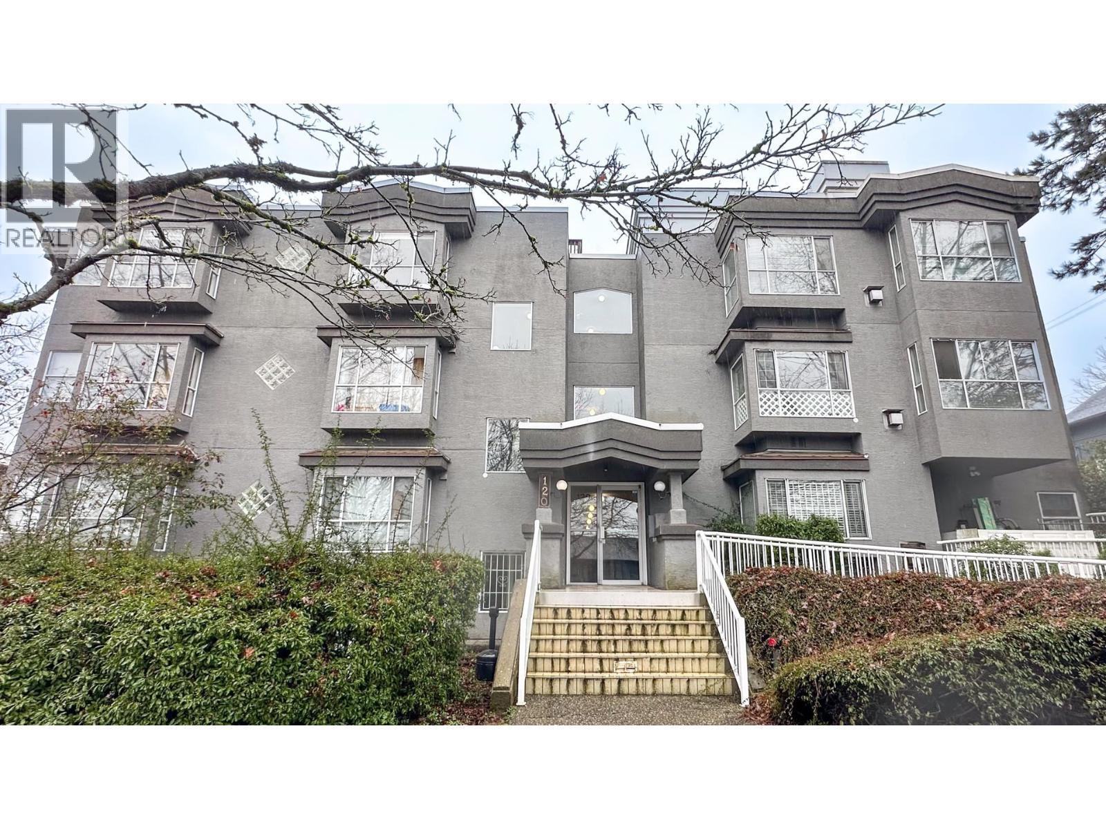 302 120 GARDEN DRIVE