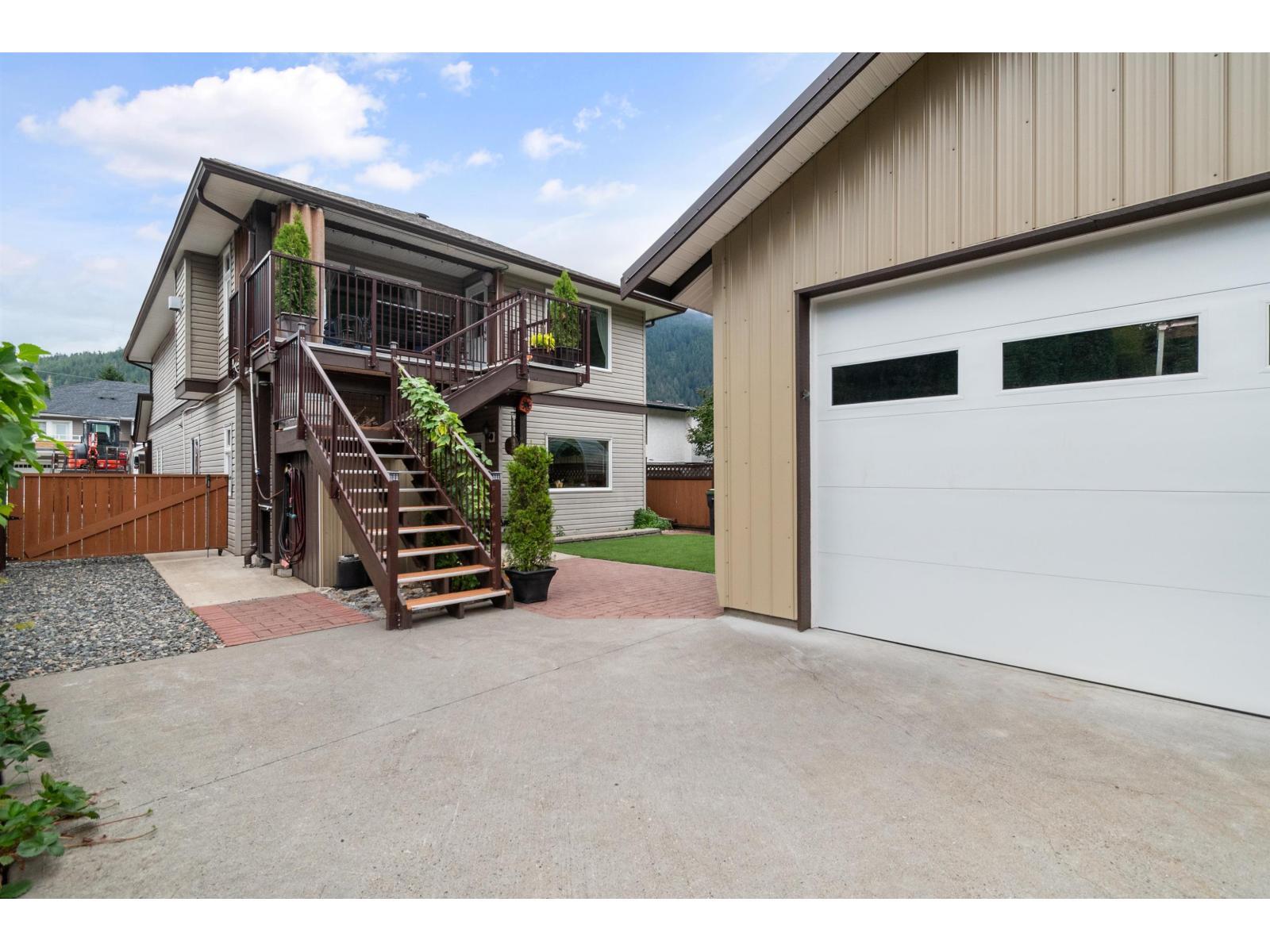 66022 PARK AVENUE, Kawkawa Lake