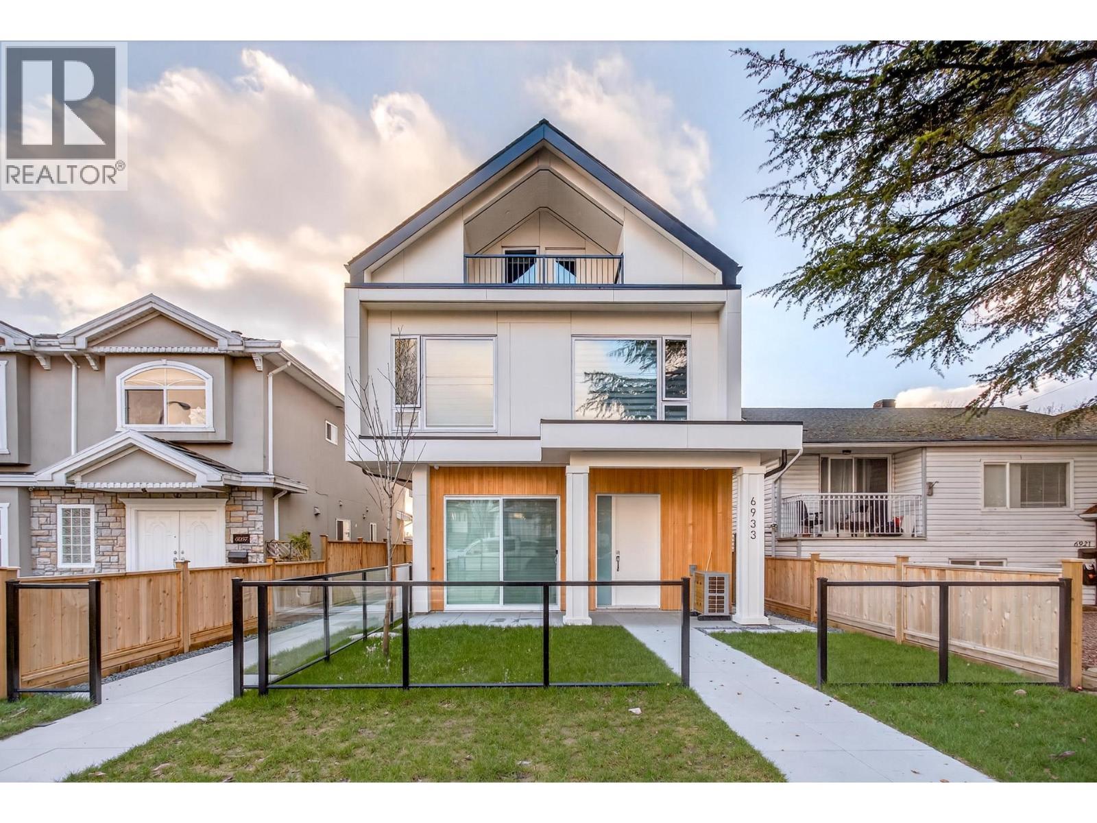 2 - 6933 PRINCE EDWARD STREET