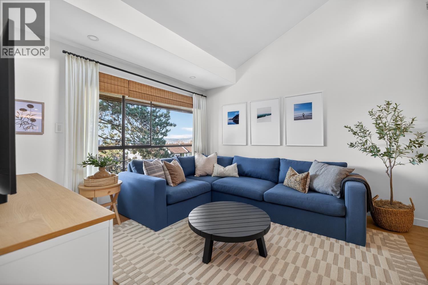 330 210 W 2ND STREET