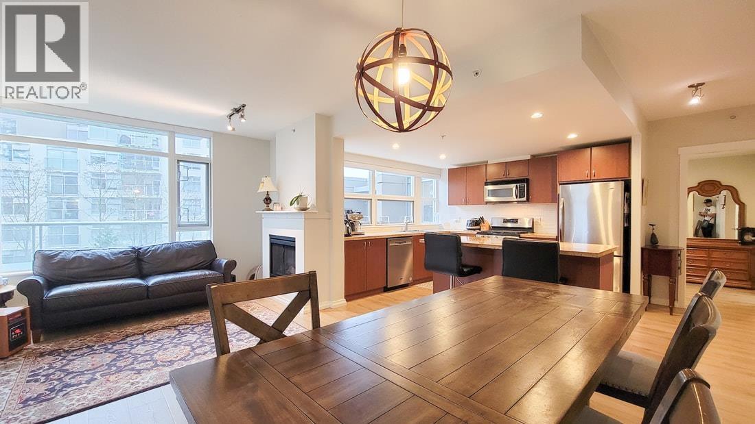 301 9266 UNIVERSITY CRESCENT