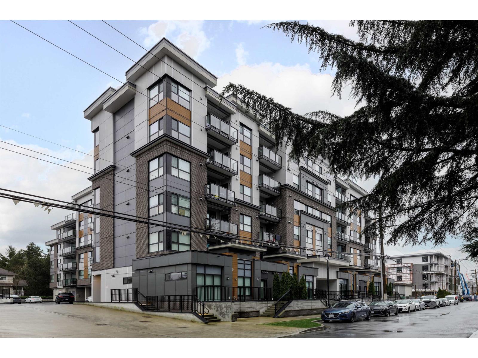 304 20695 EASTLEIGH CRESCENT