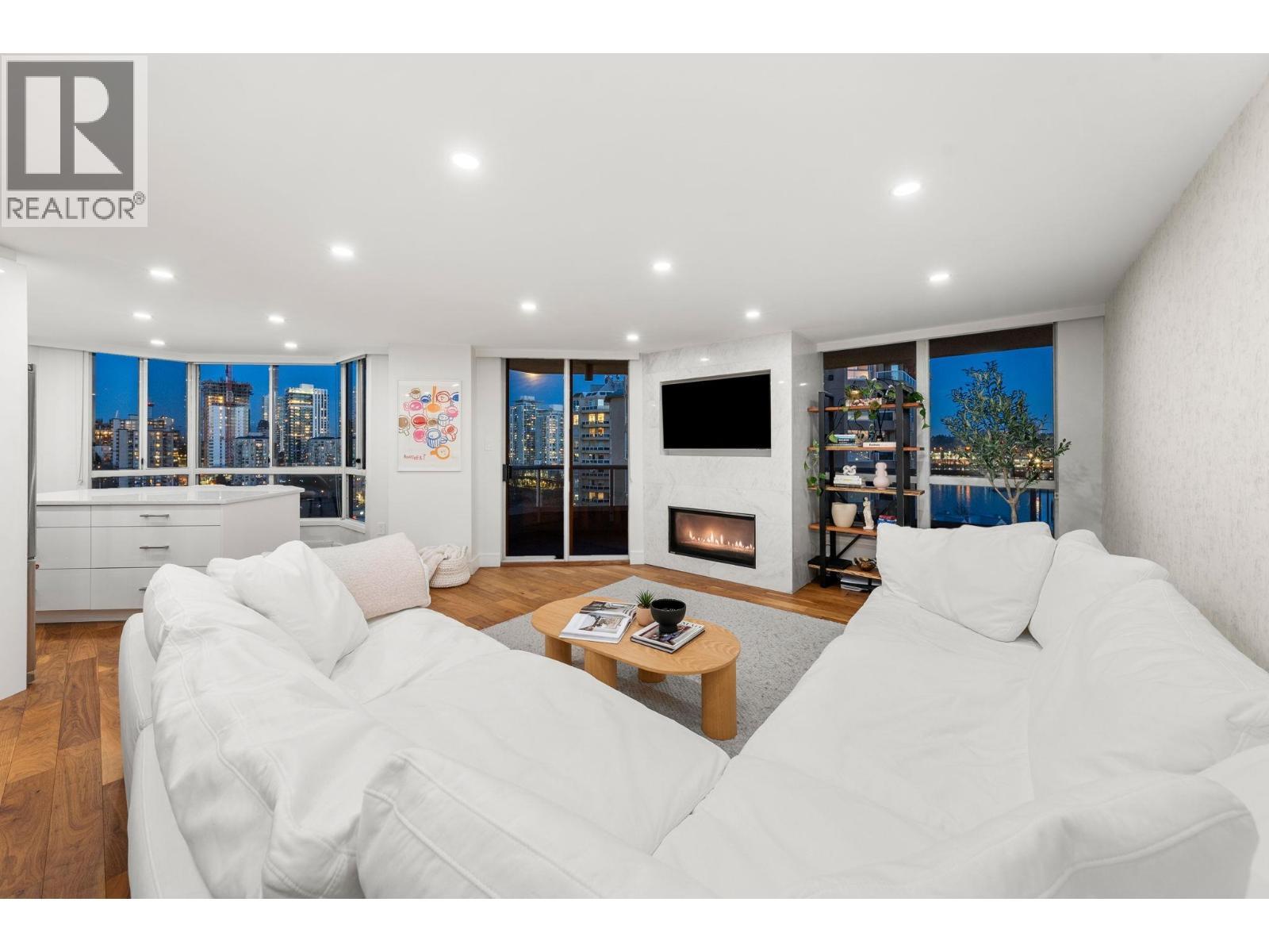 1704 1245 QUAYSIDE DRIVE