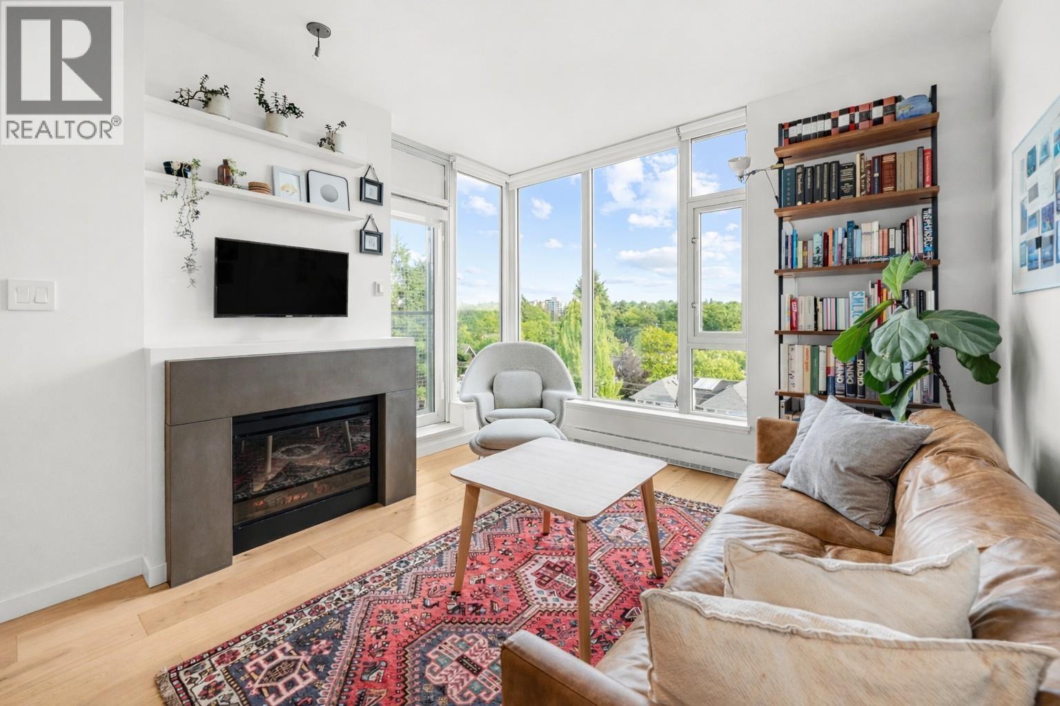 607 2528 MAPLE STREET