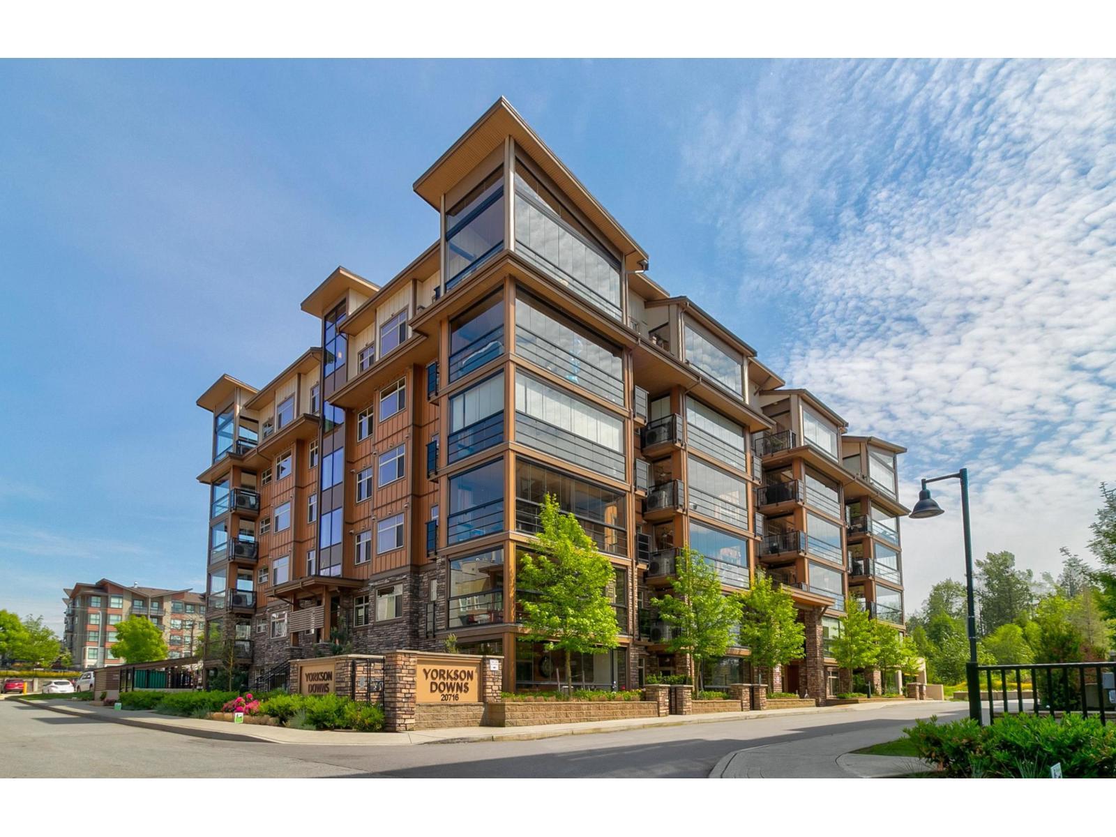 B422 20716 WILLOUGHBY TOWN CENTRE DRIVE