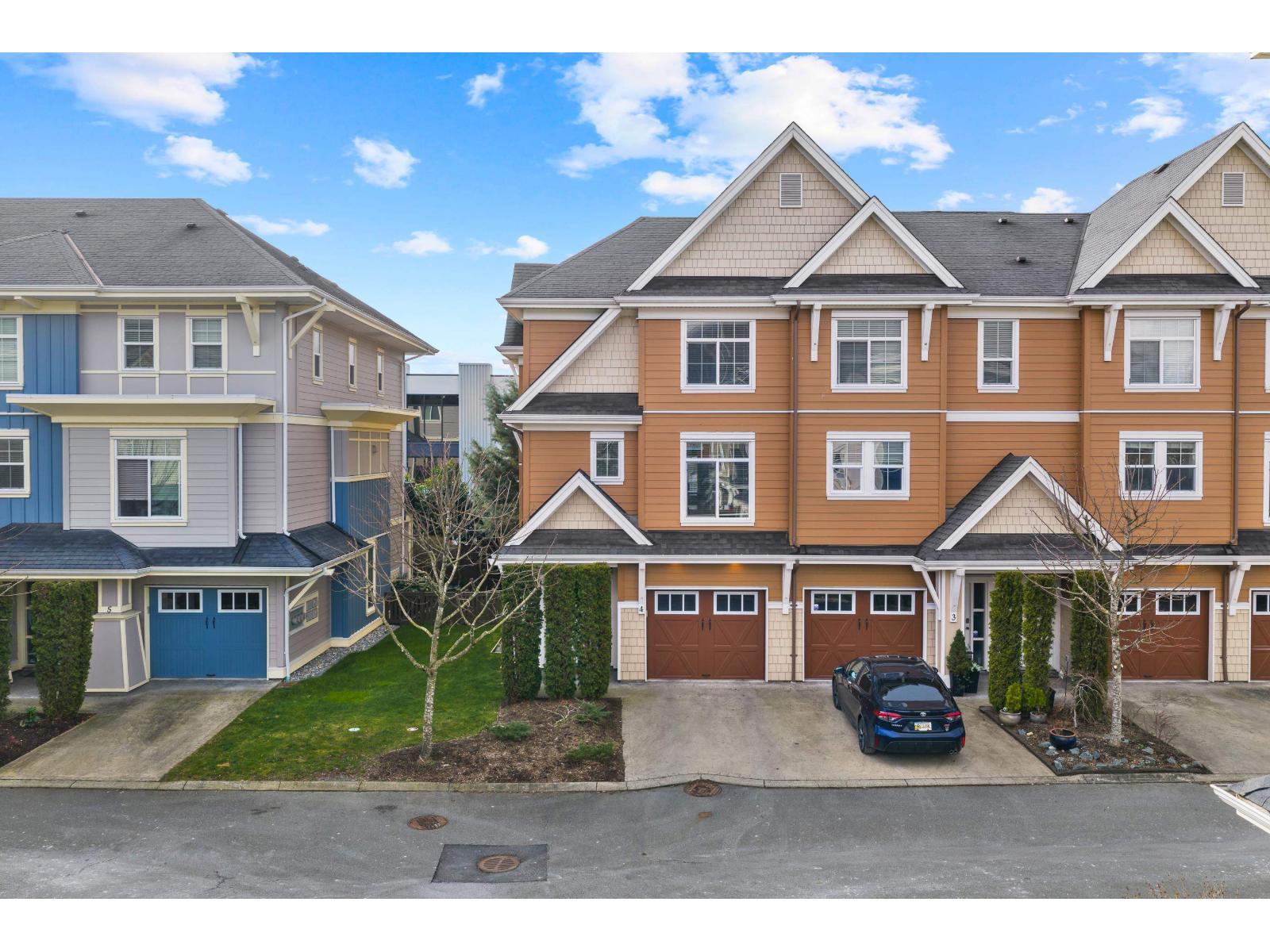 4 45290 SOOWAHLIE CRESCENT, Garrison Crossing