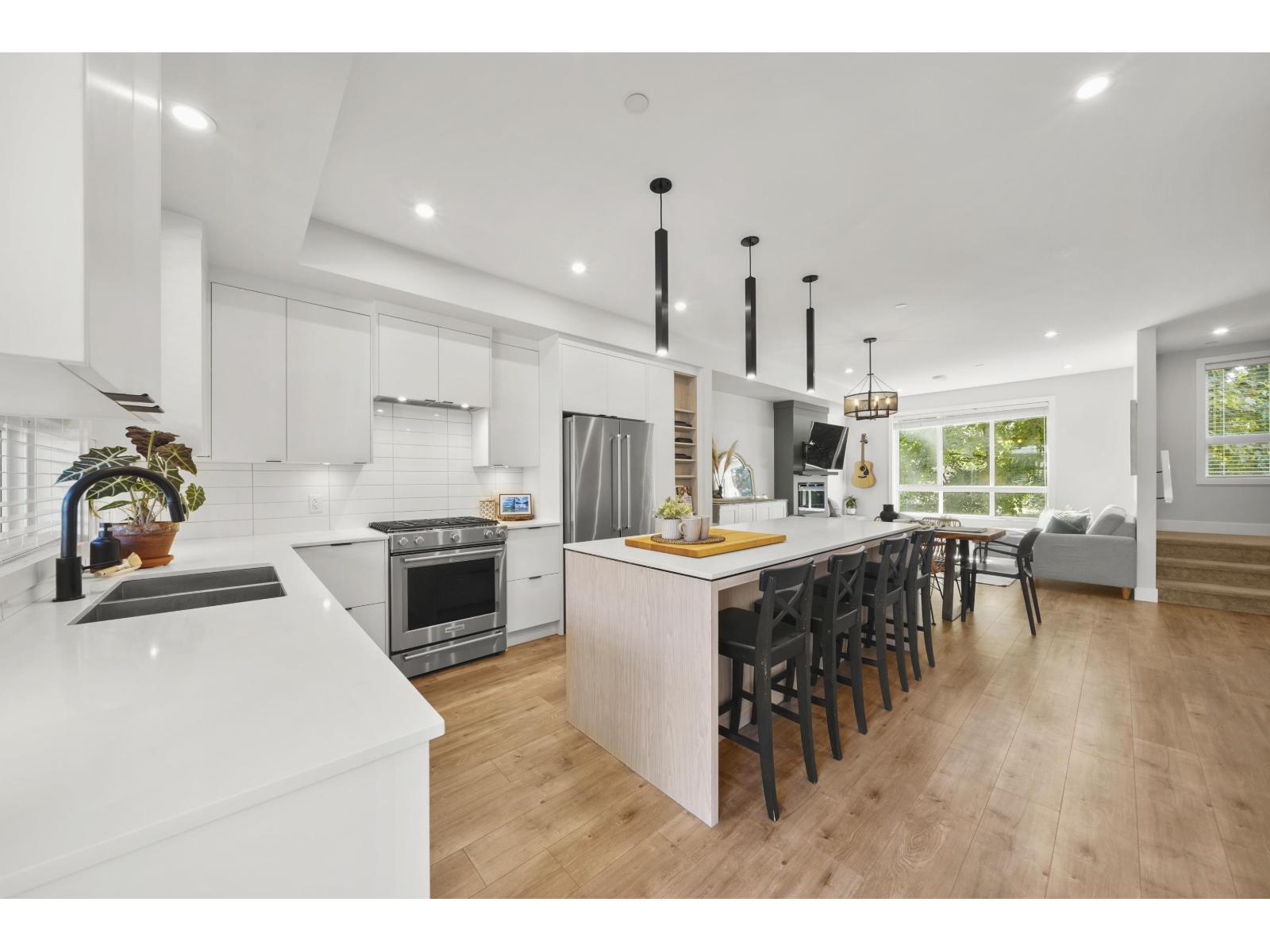 26 45500 CAMPUS DRIVE, Garrison Crossing