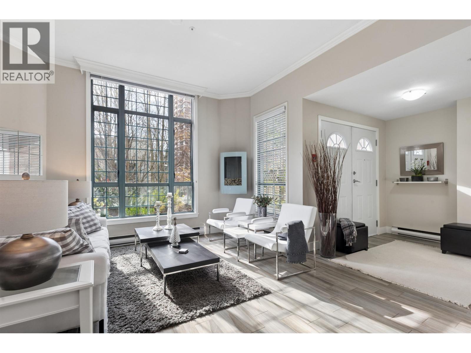 104 293 SMITHE STREET