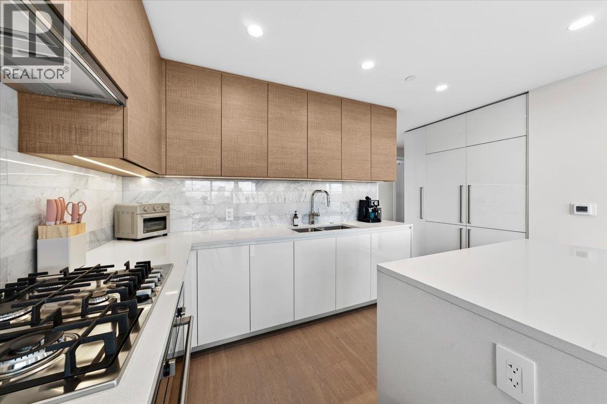 5104 2108 GILMORE AVENUE