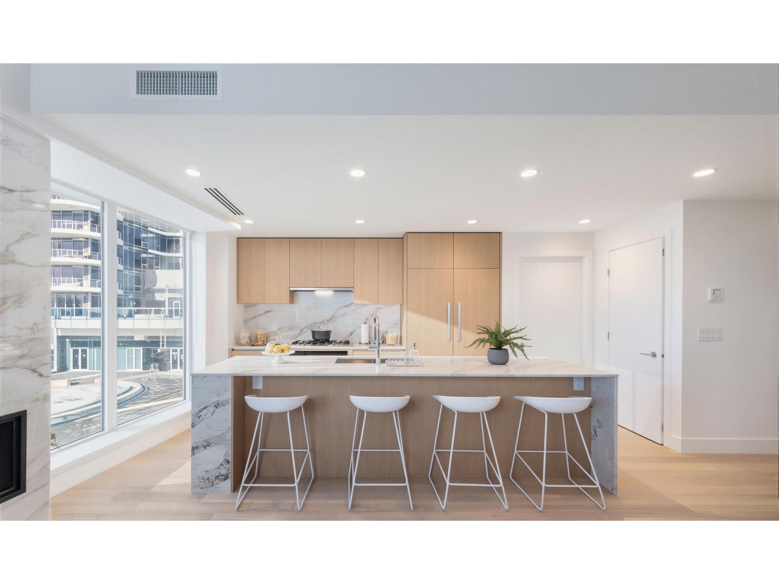 201 1475 FOSTER STREET