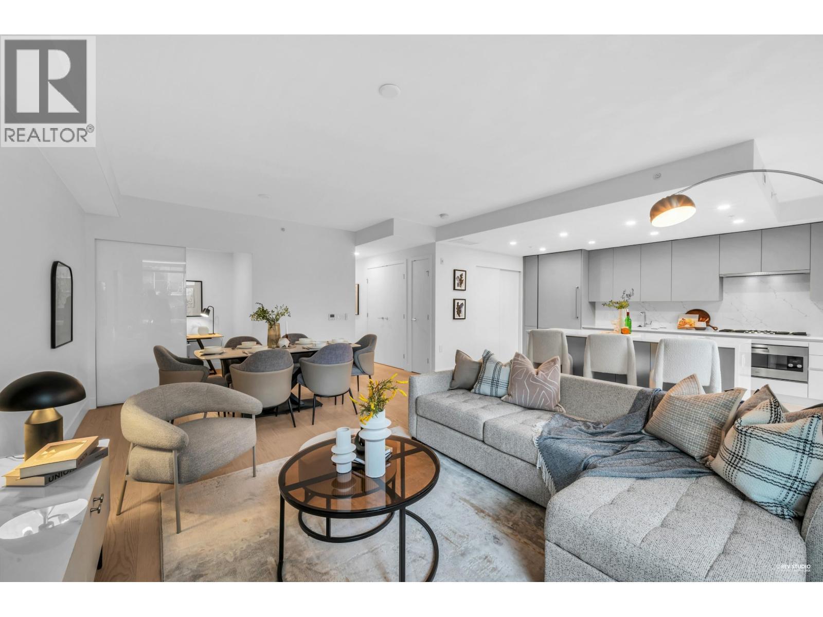 301 1331 MARINE DRIVE