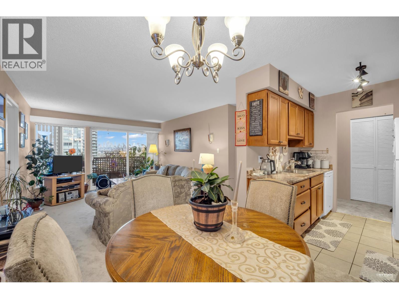 304 4941 LOUGHEED HIGHWAY