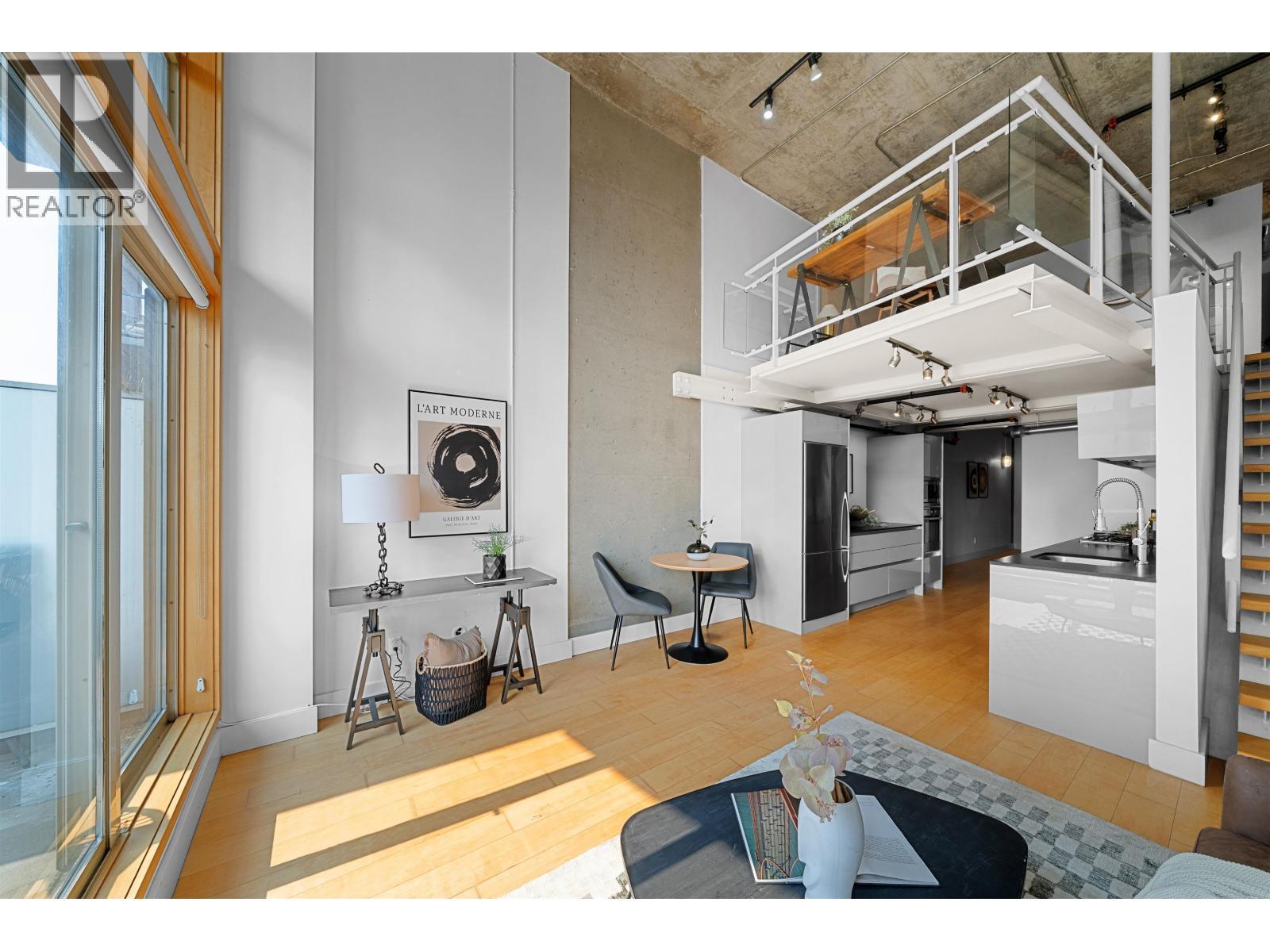 413 1529 W 6TH AVENUE