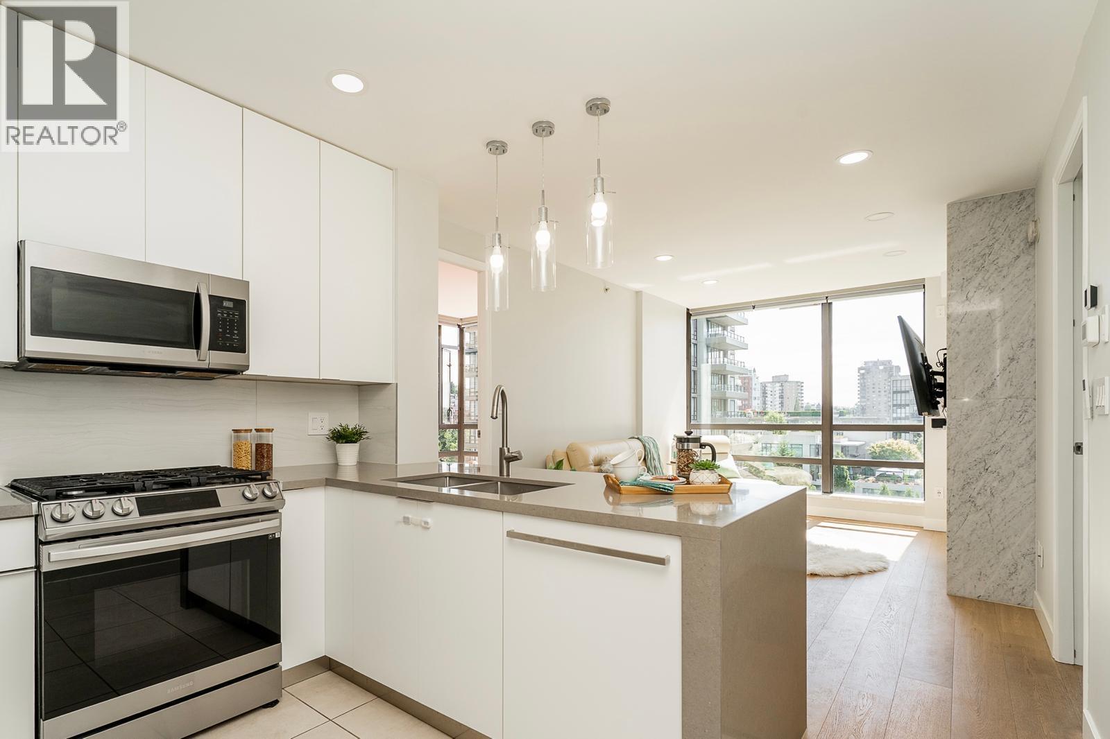 1002 - 170 W 1ST STREET