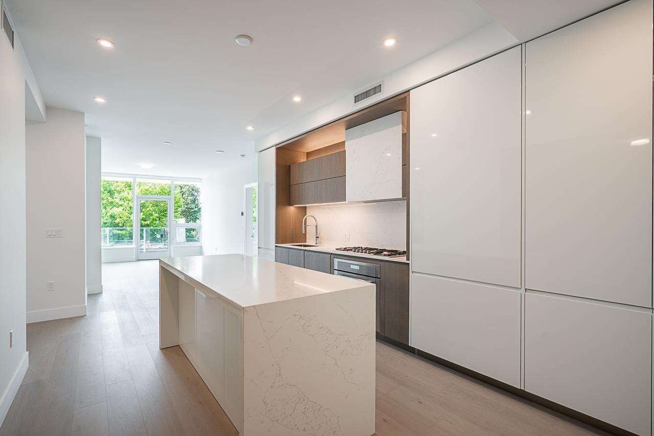 212 1342 JOHNSTON ROAD