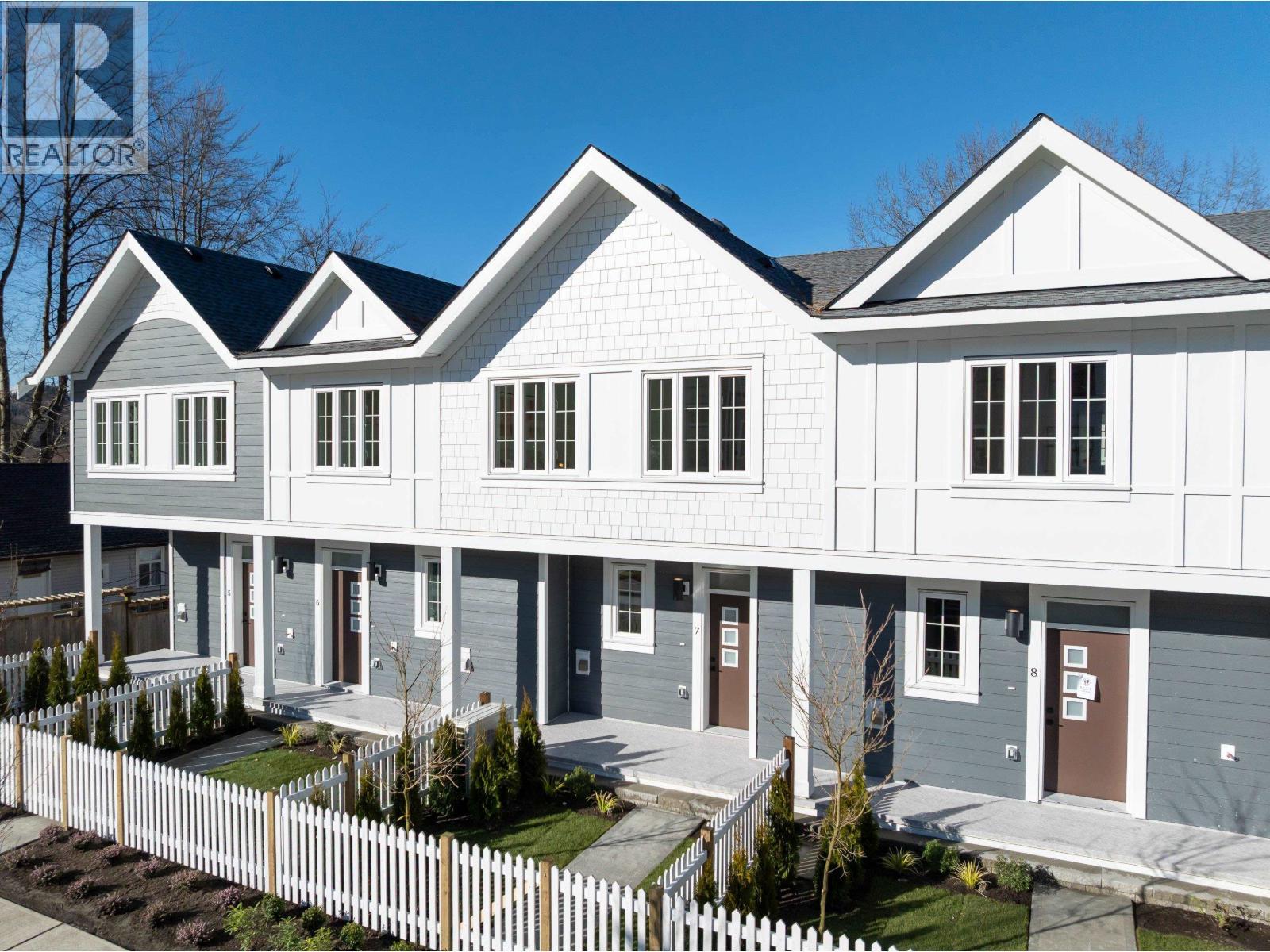 3 2808 ST. GEORGE STREET