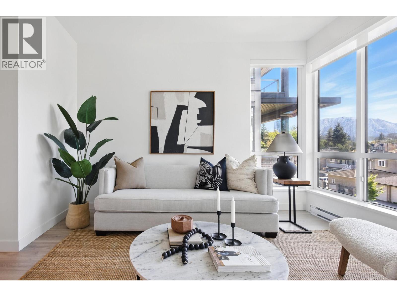 321 7599 15TH STREET