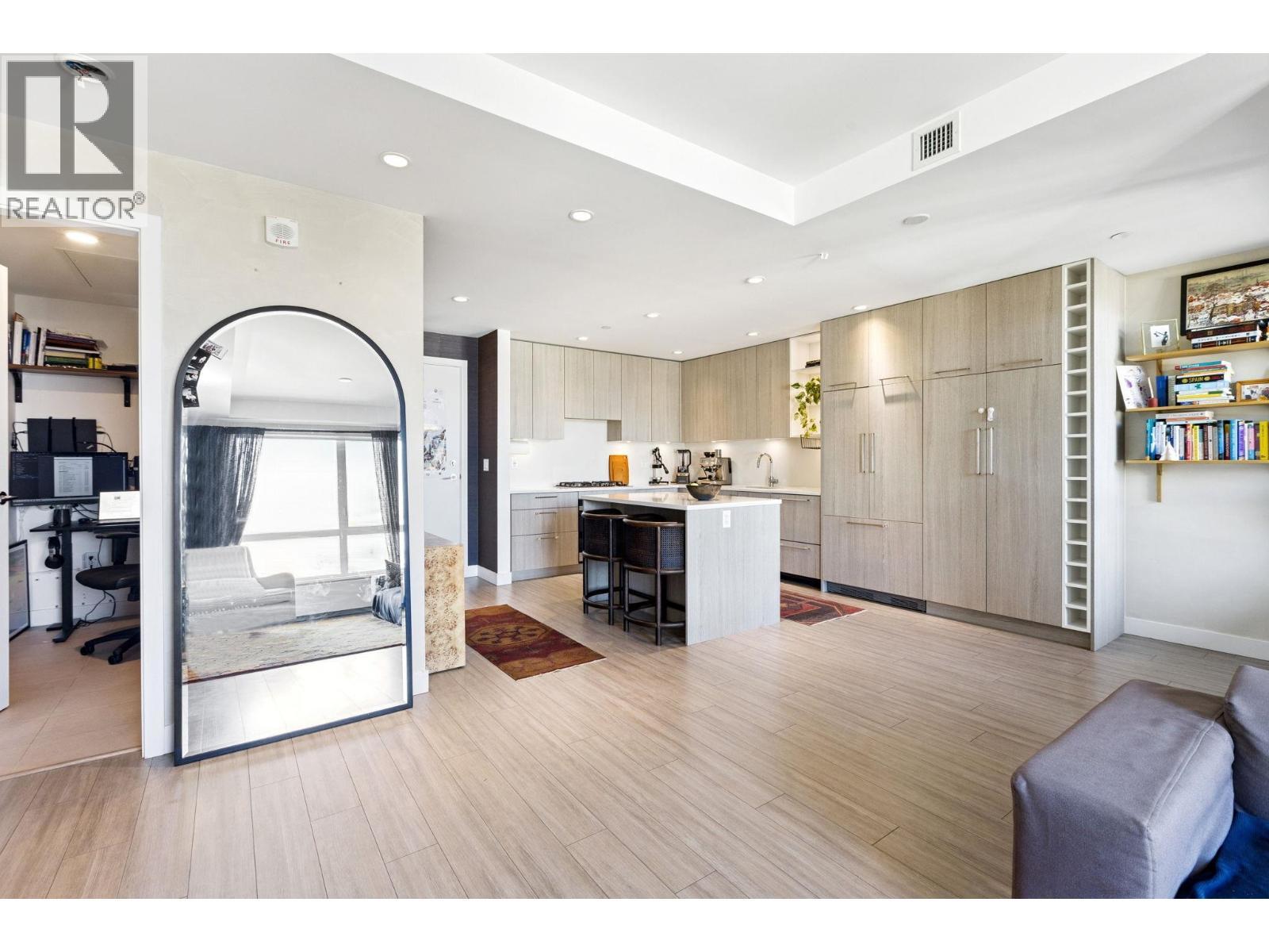 303 707 E 3RD STREET