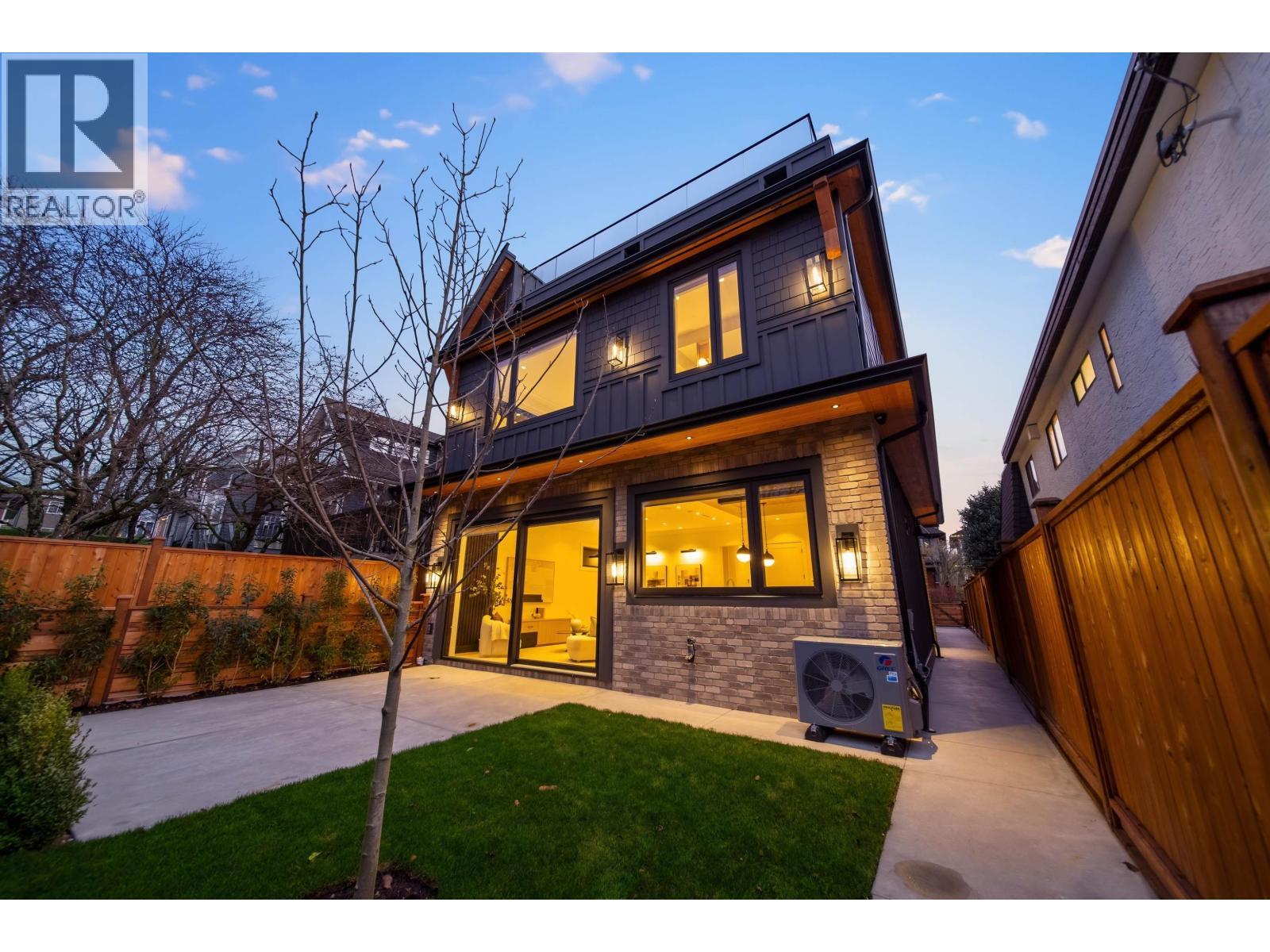 2 1841 PARKER STREET