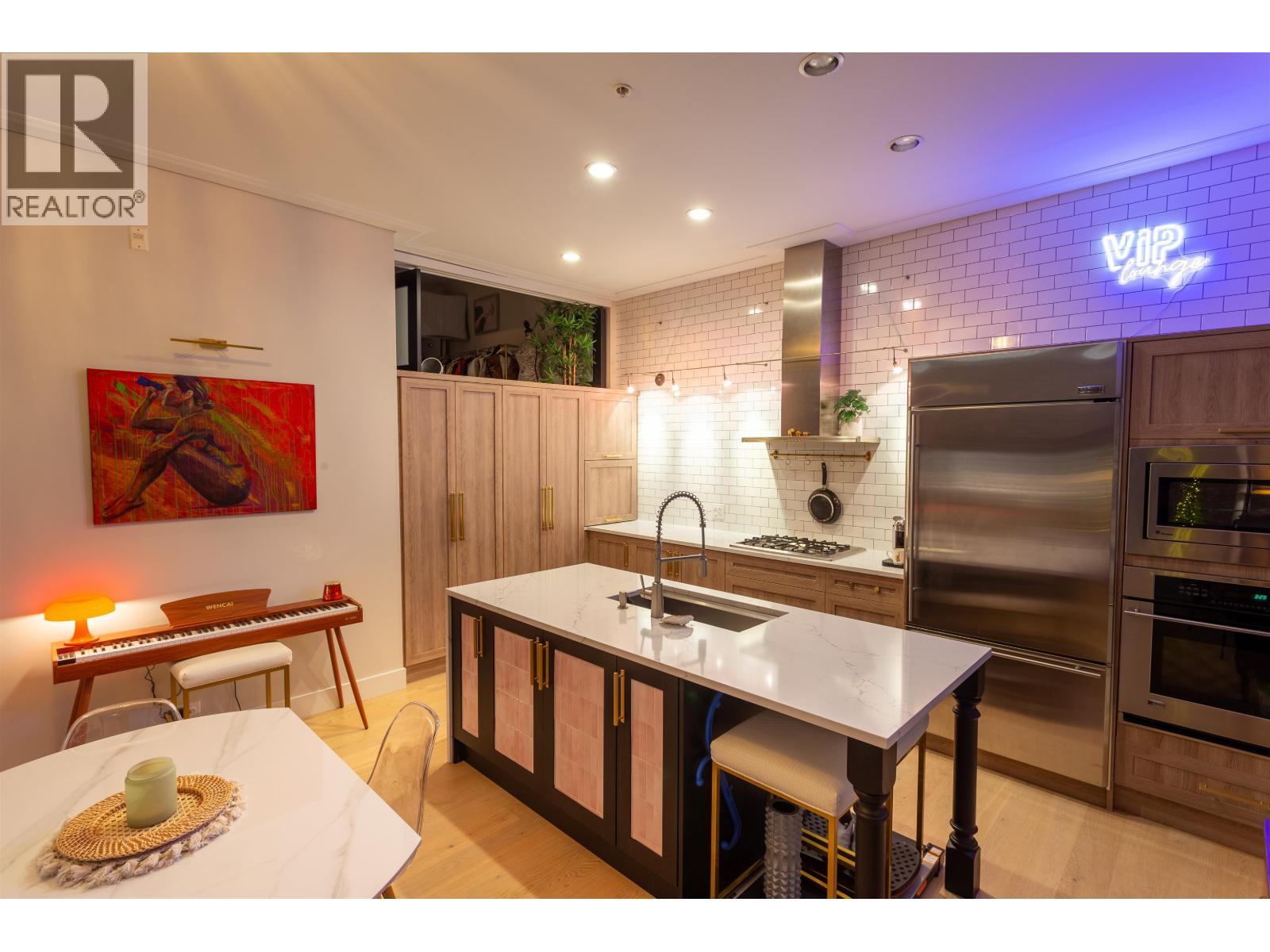 309 220 SALTER STREET