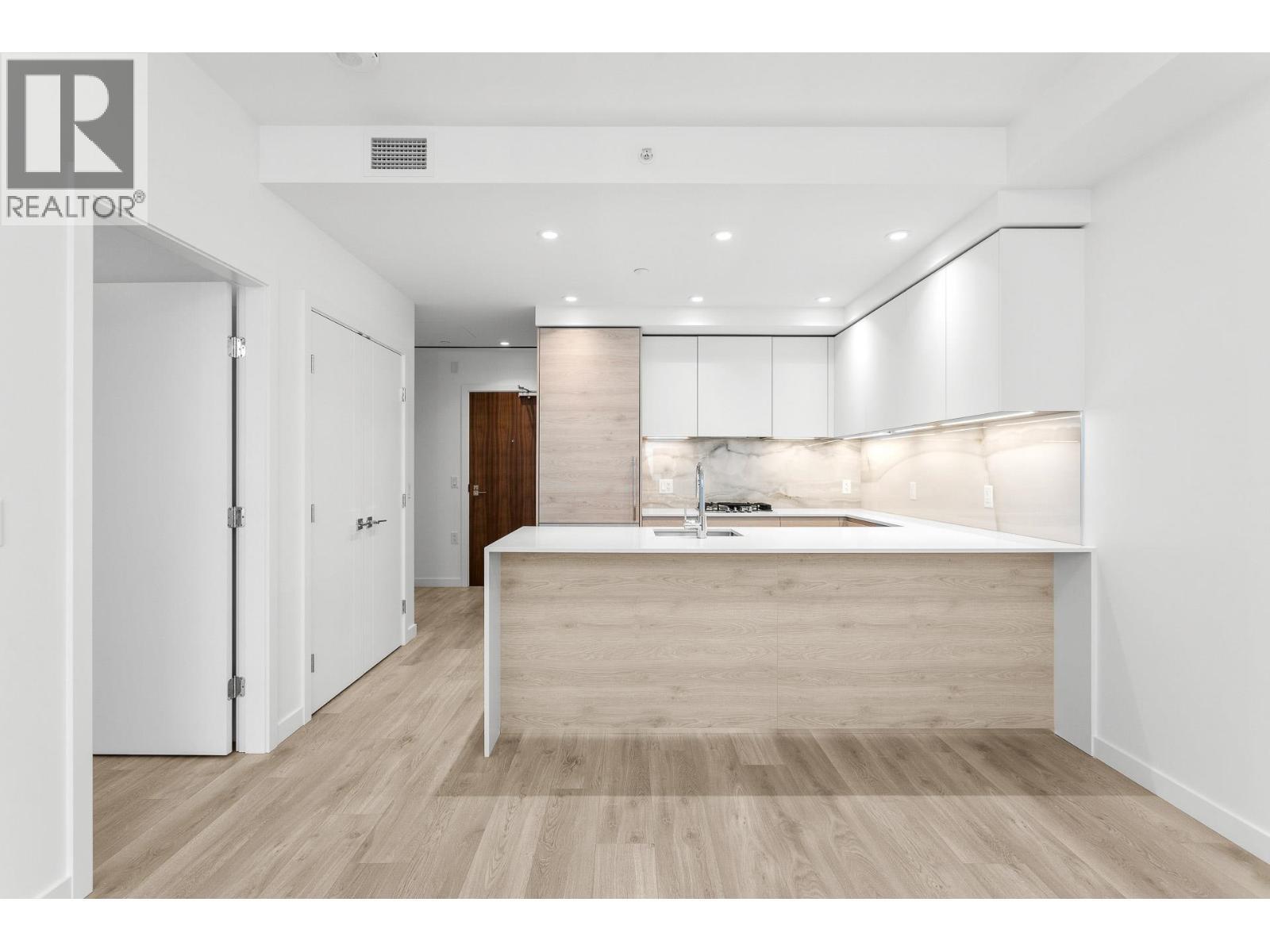 3205 680 QUAYSIDE DRIVE