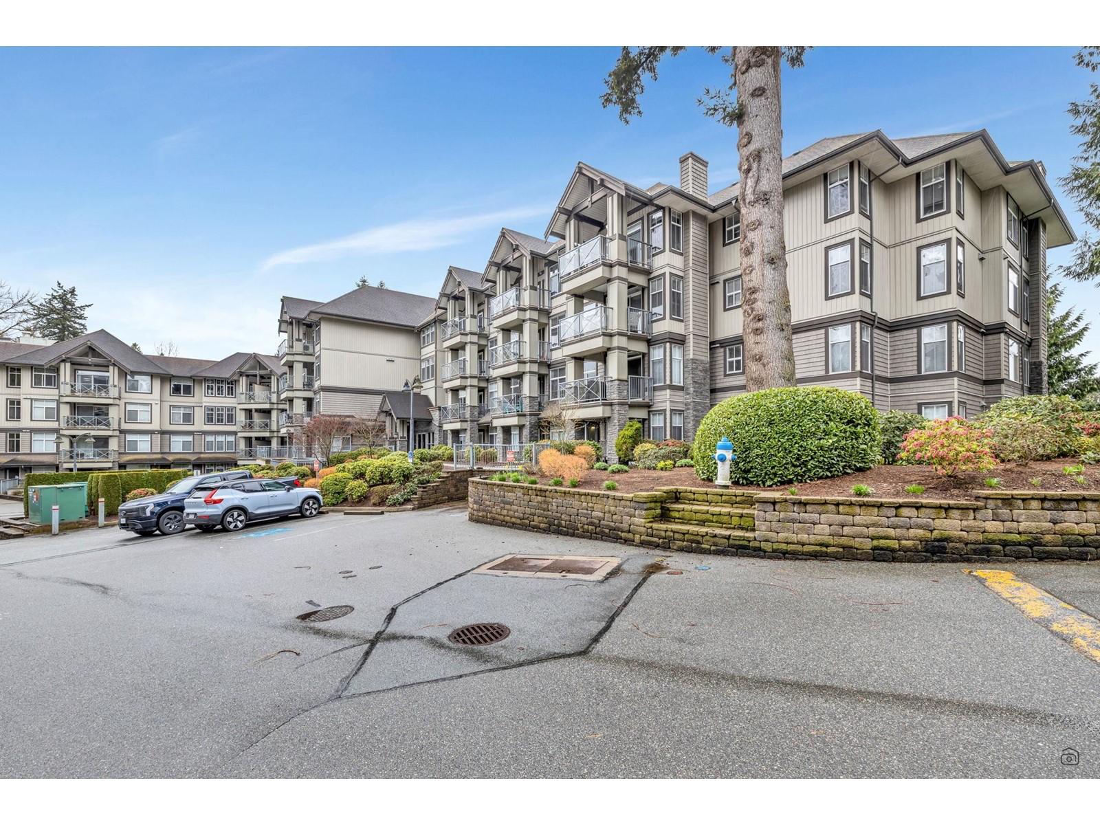 203 33318 E BOURQUIN CRESCENT