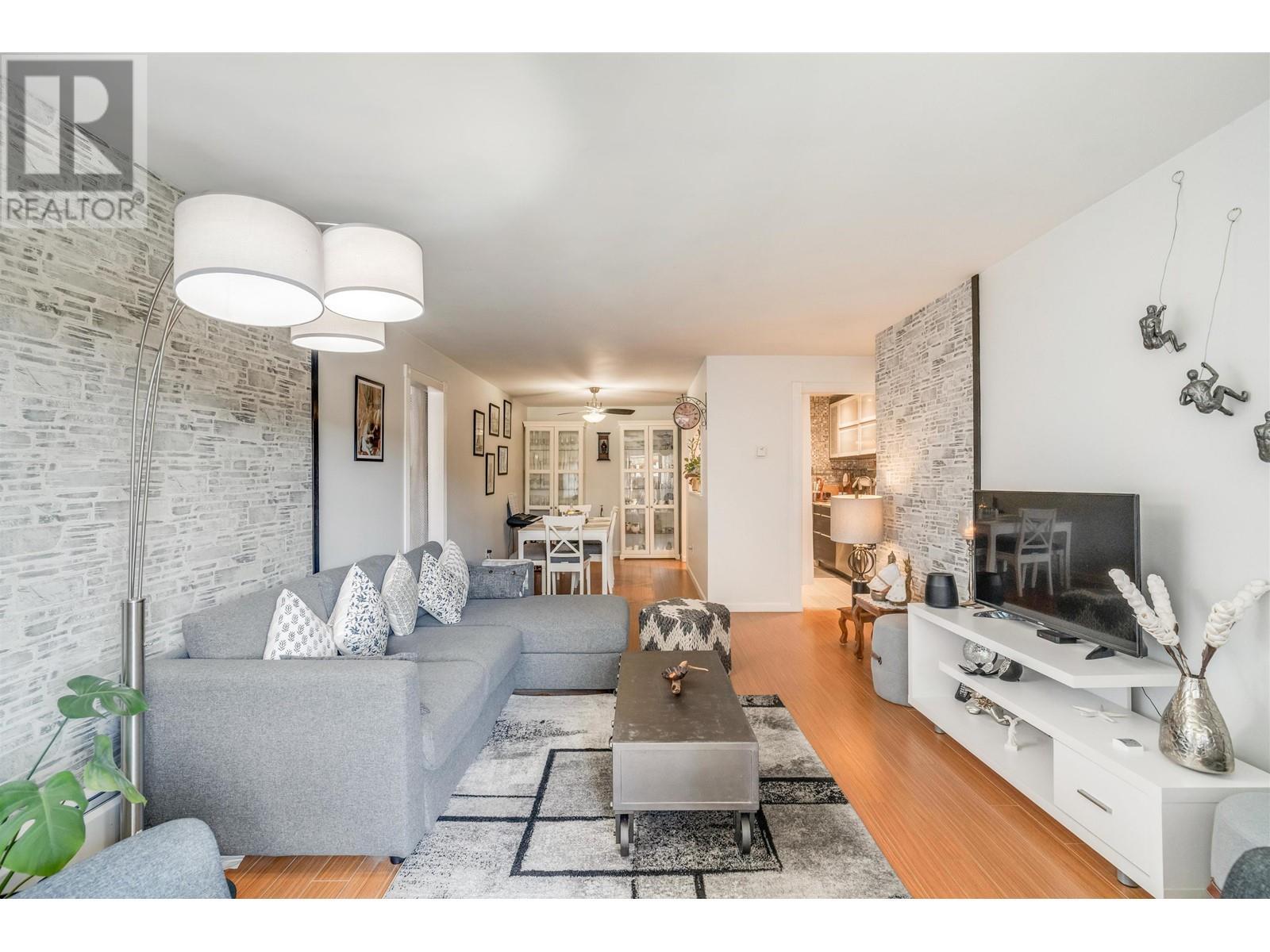 104 327 NINTH STREET