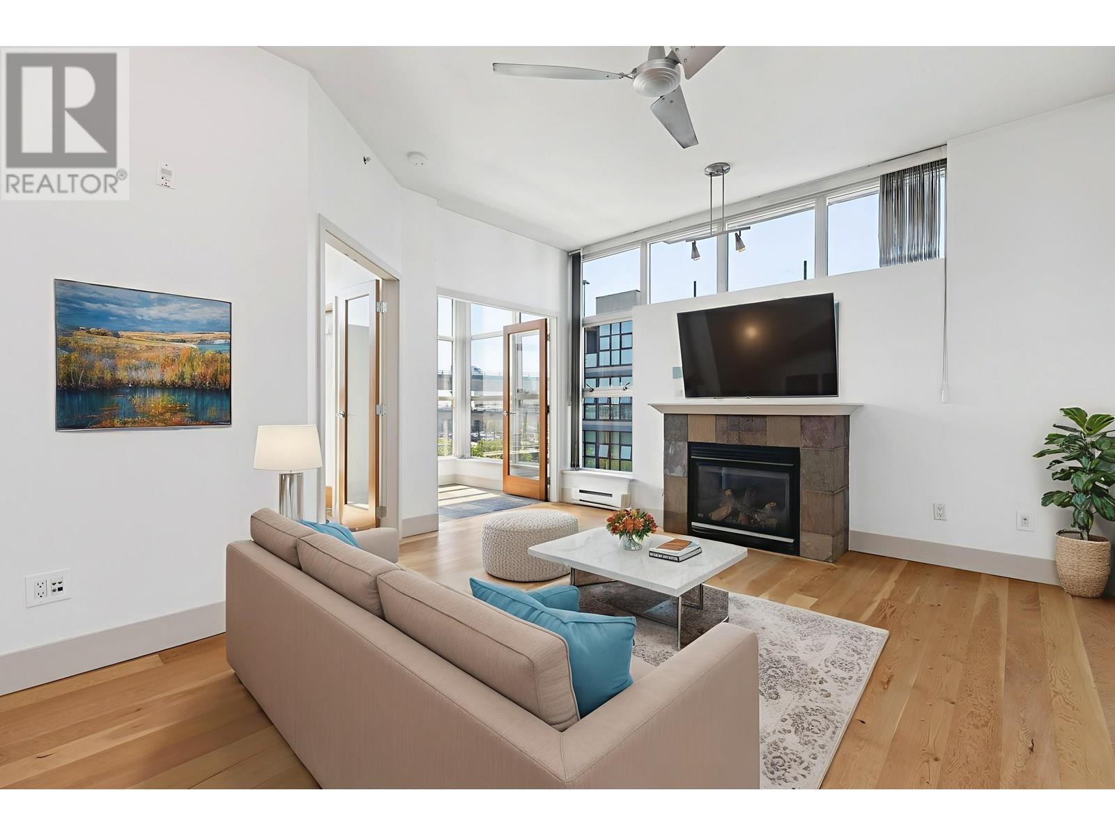 423 8988 HUDSON STREET