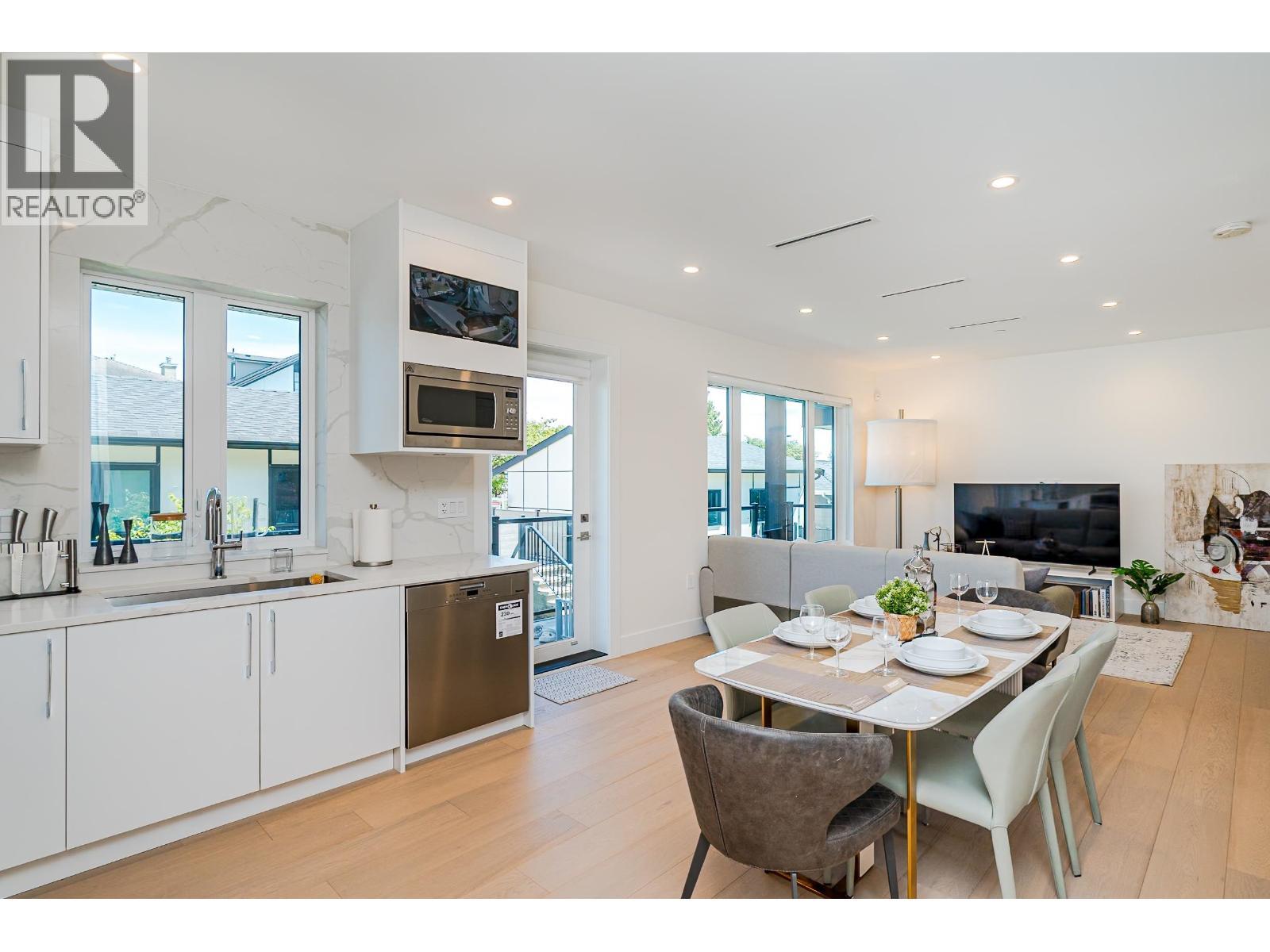 1 - 8182 CARTIER STREET