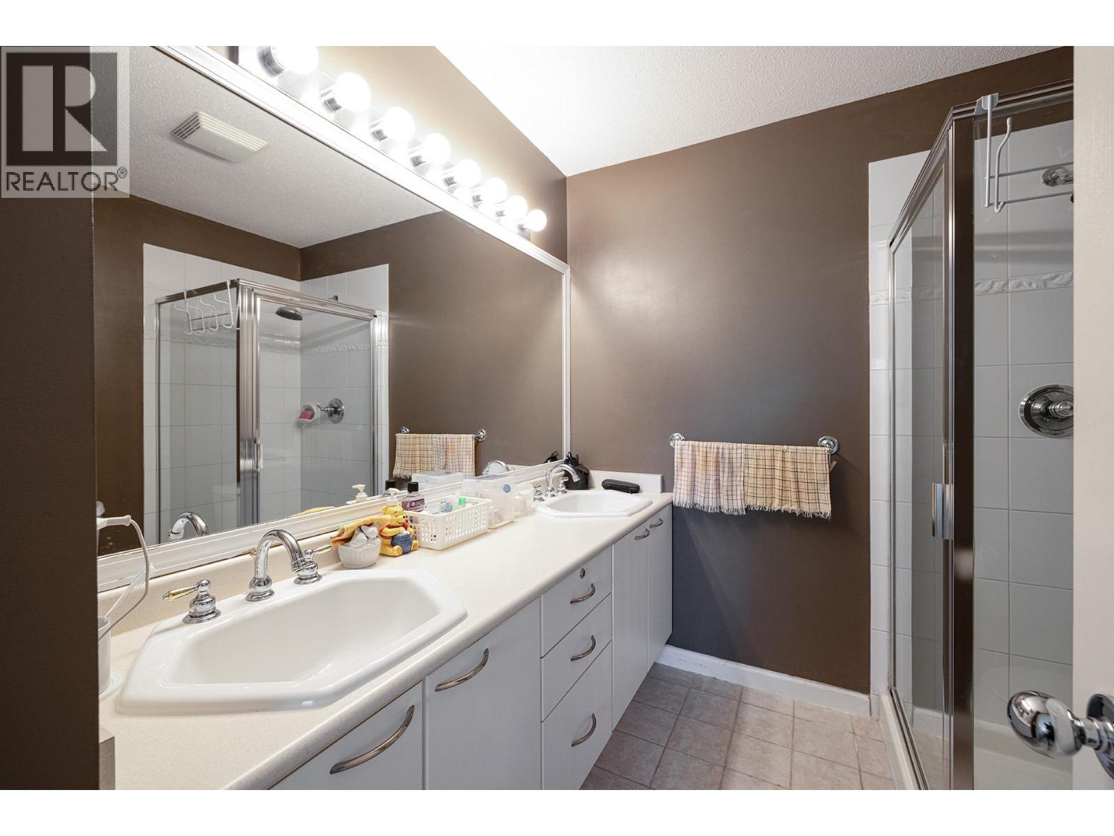 28 3711 ROBSON COURT