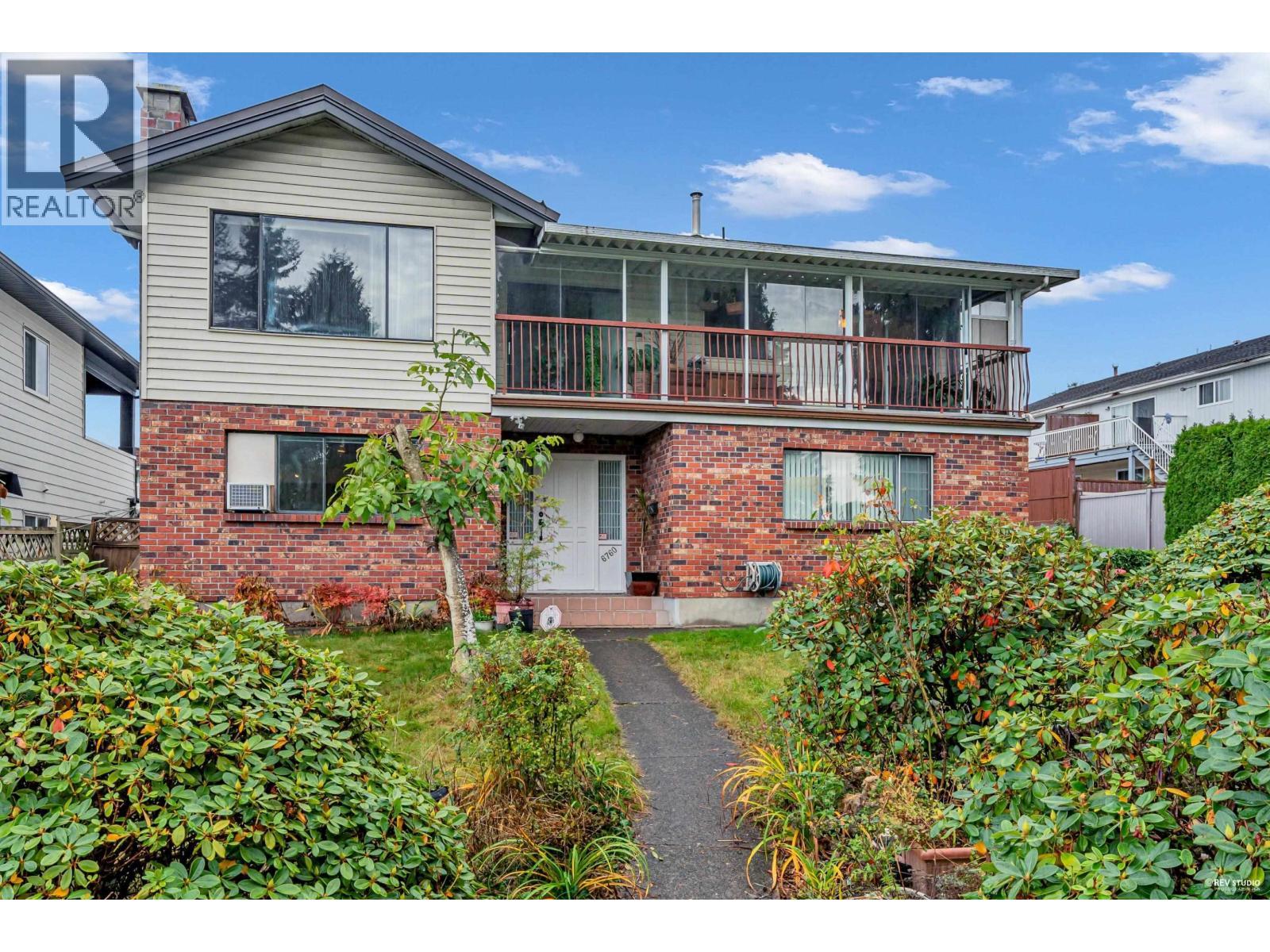 6760 LAKEVIEW AVENUE