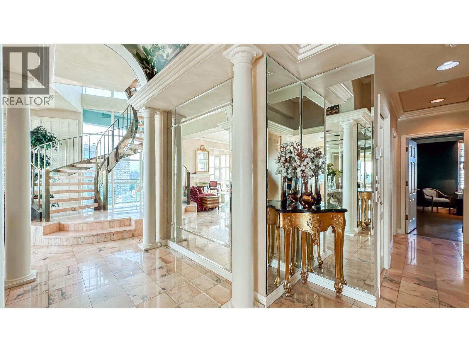 17 1861 BEACH AVENUE