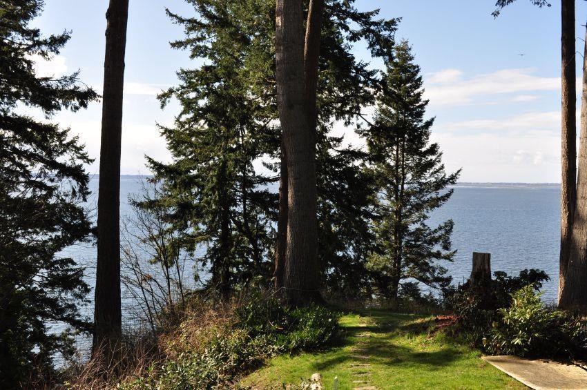 LT.4 12585 15 AVENUE