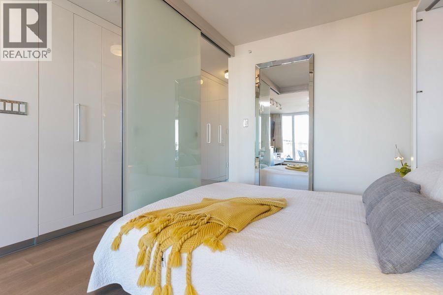 910 - 189 KEEFER STREET