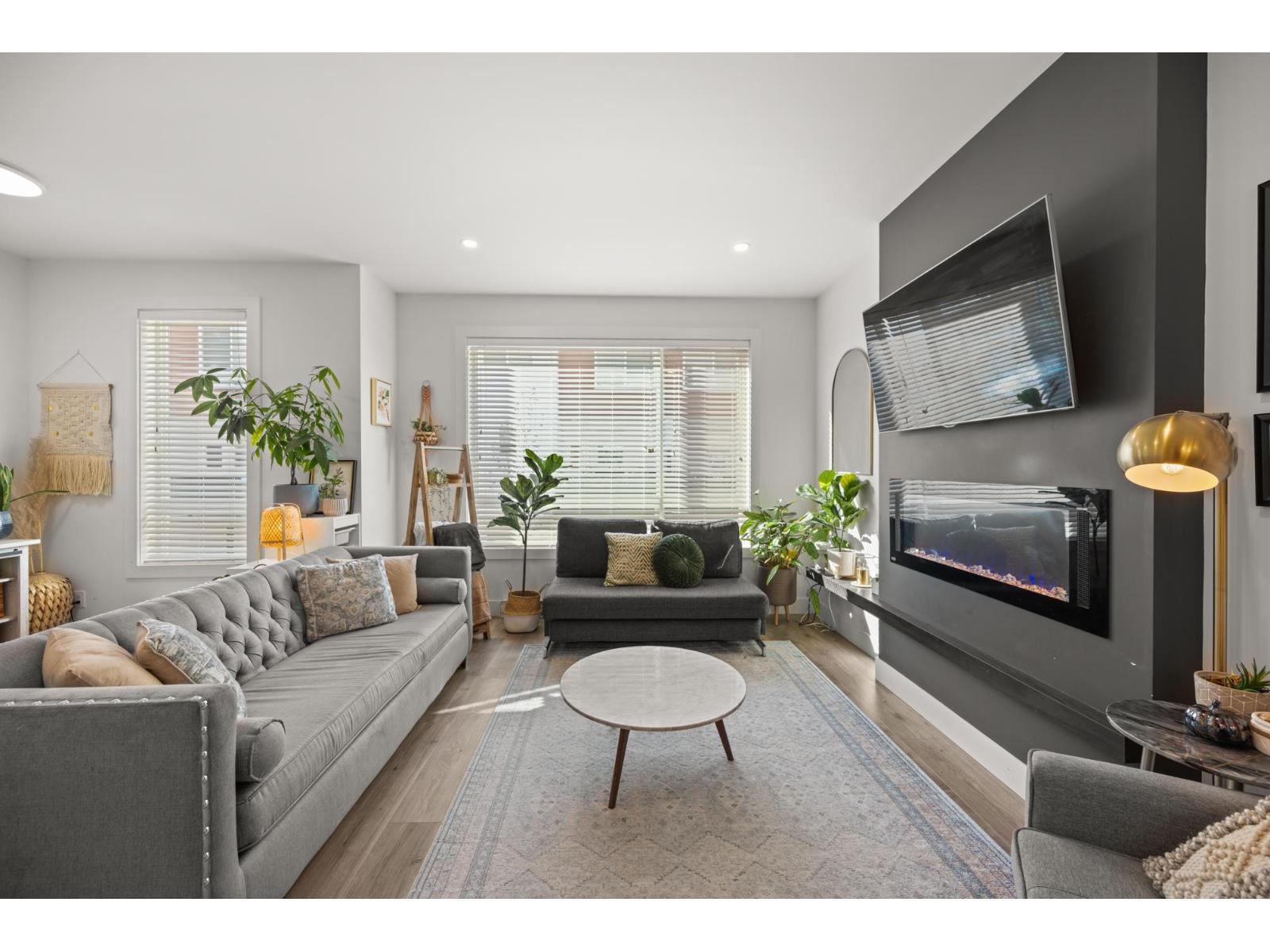 10 27640 LANTERN AVENUE