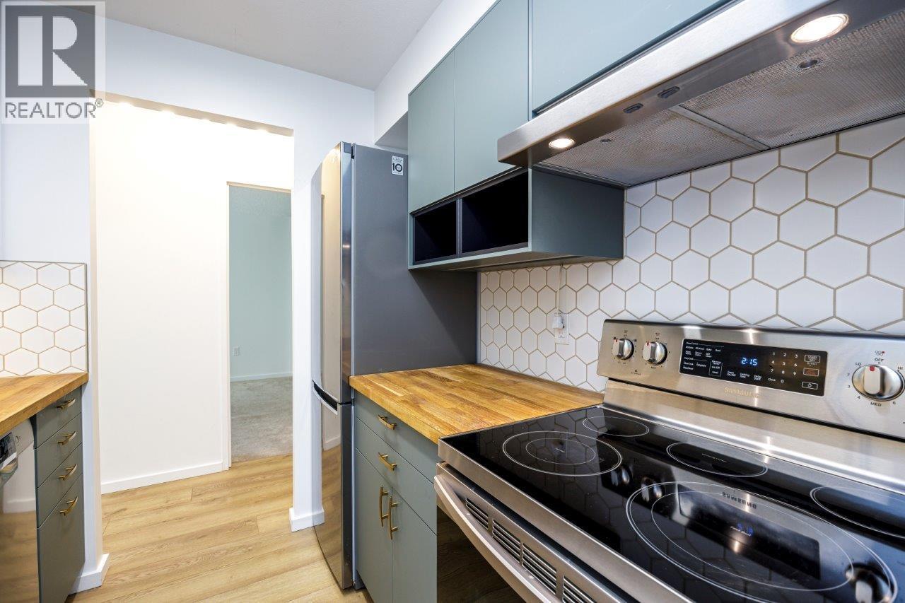 304 2008 FULLERTON AVENUE