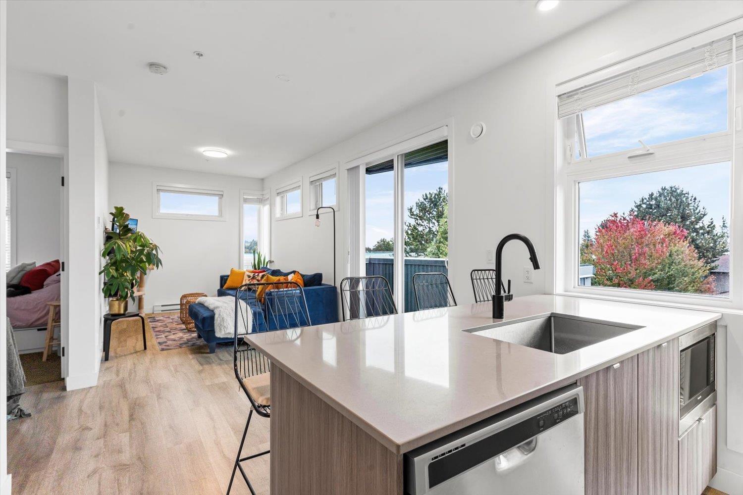 401 - 32838 LANDEAU PLACE