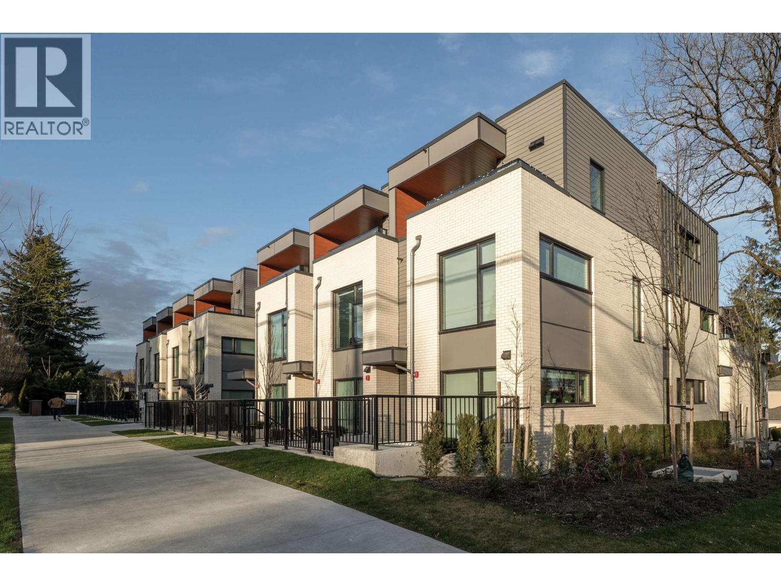 15 - 6778 OAK STREET