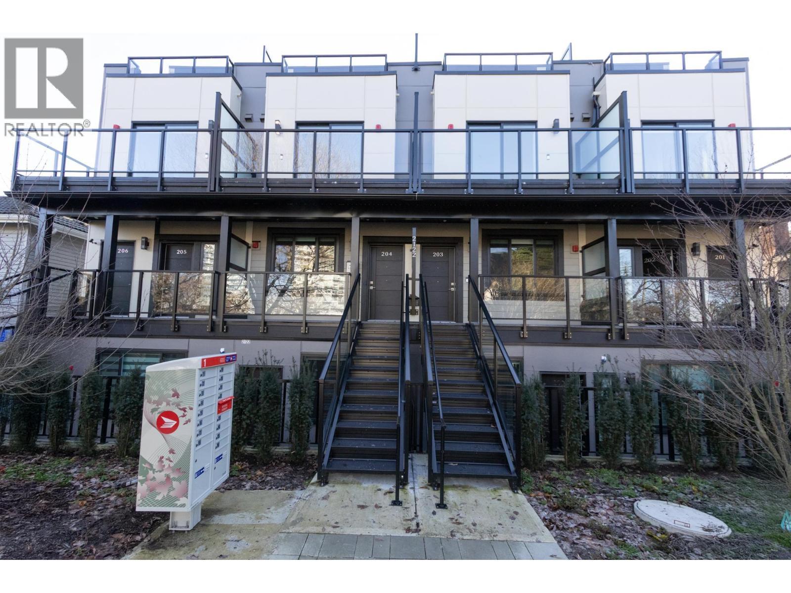 201 - 2122 E 32 AVENUE