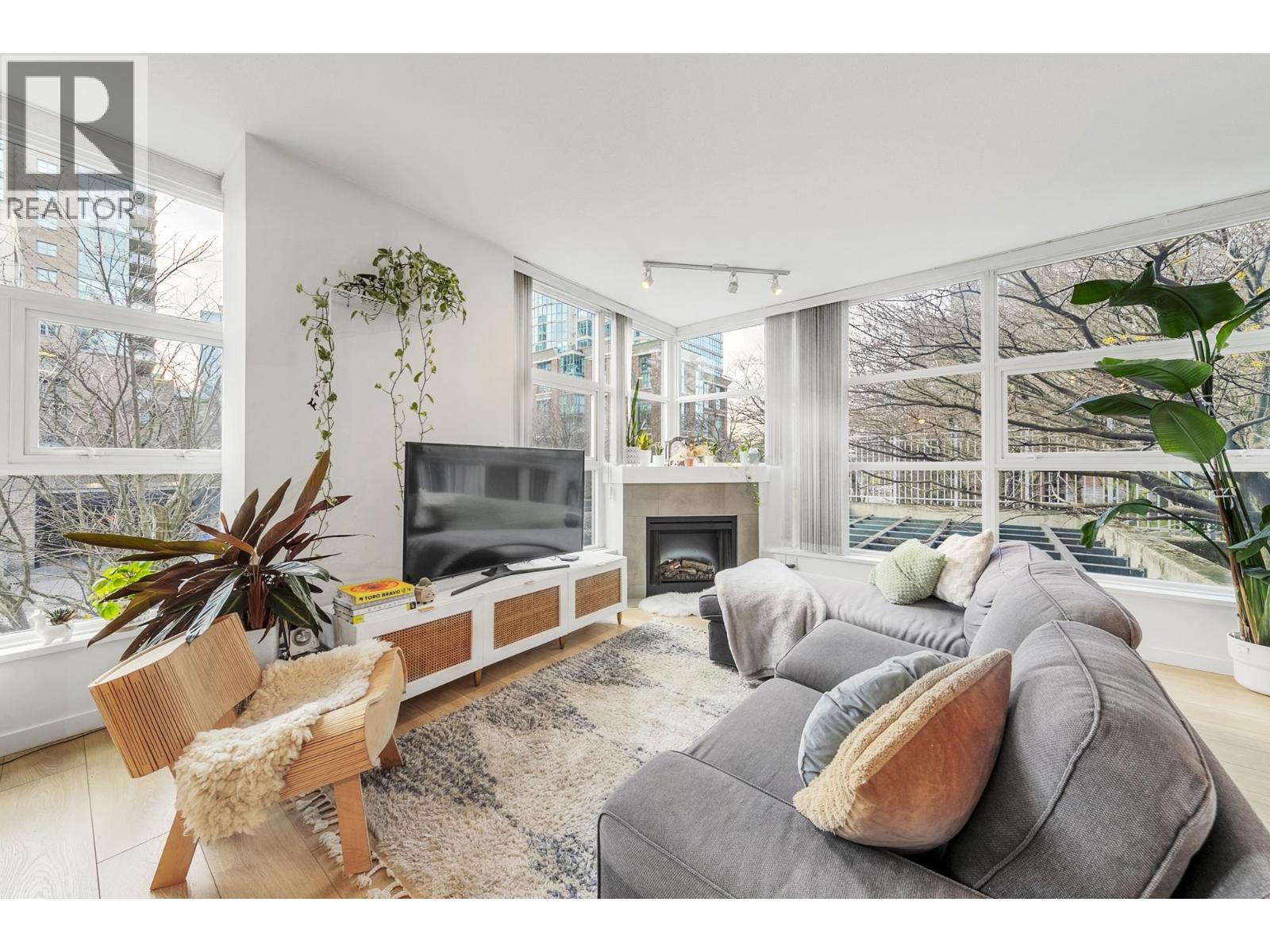 205 189 NATIONAL AVENUE