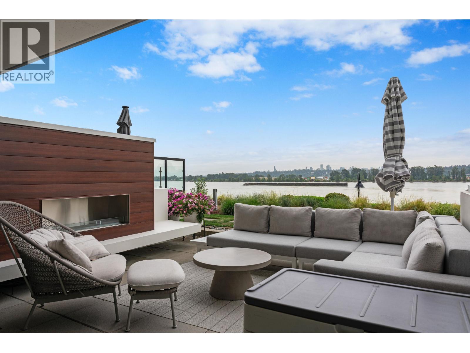 TH210 210 SALTER STREET