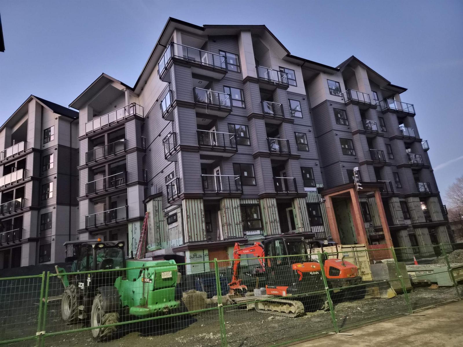 405 - 11063 RAVINE ROAD