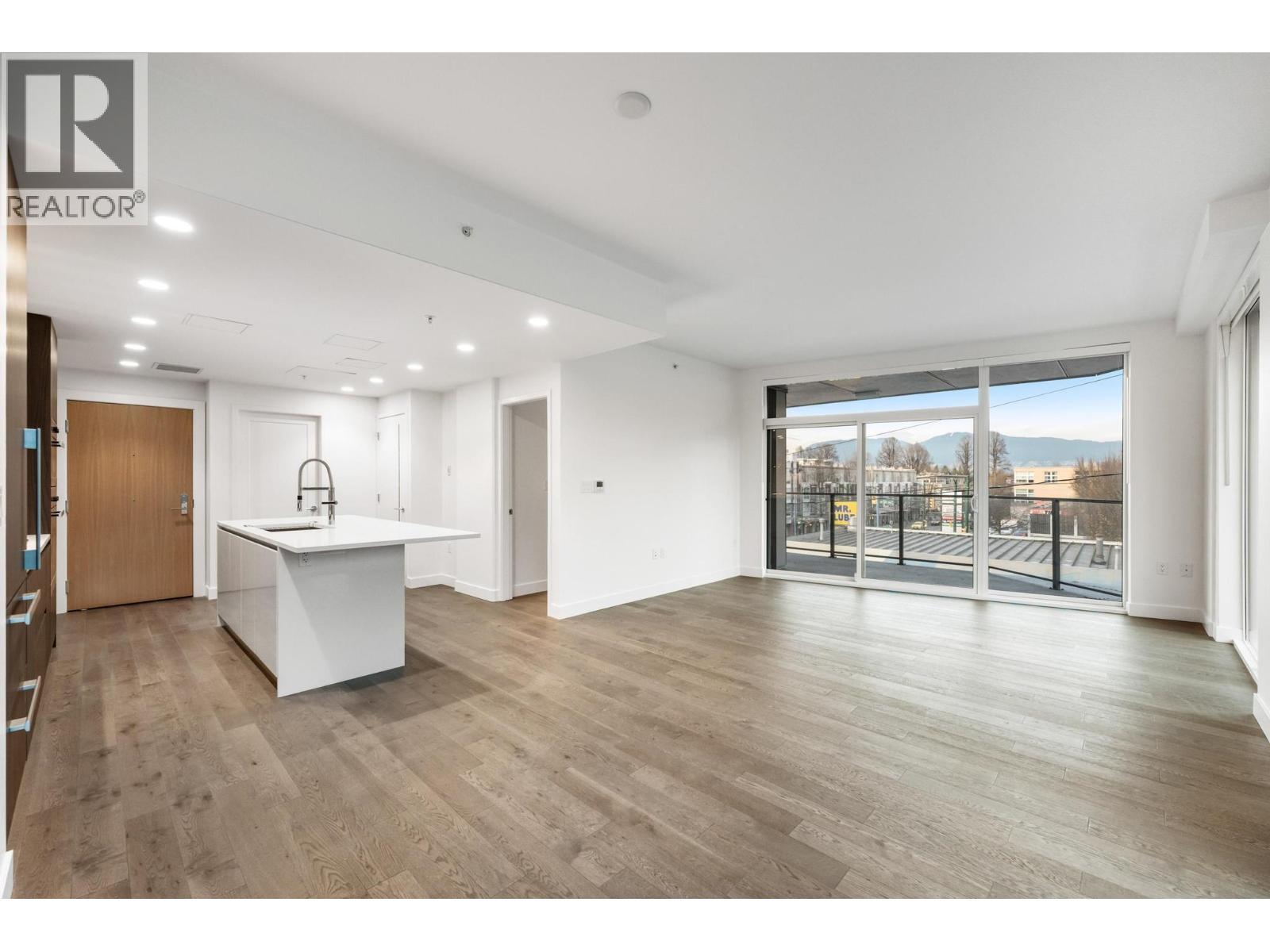 302 - 2888 ARBUTUS STREET