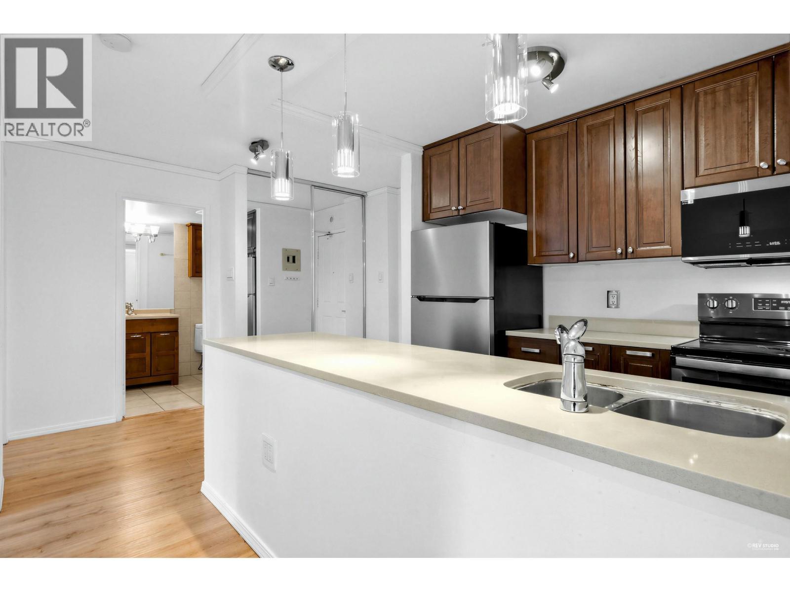 707 - 2008 FULLERTON AVENUE