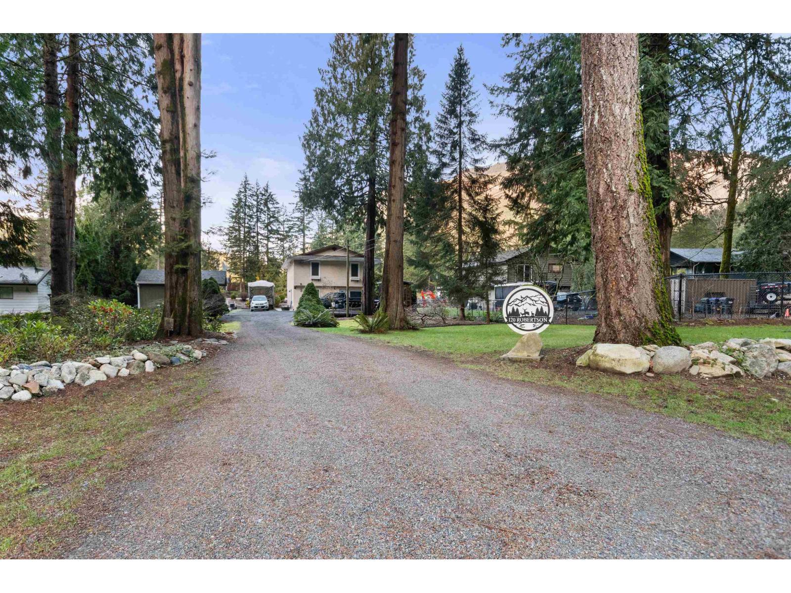 120 ROBERTSON CRESCENT, Hope