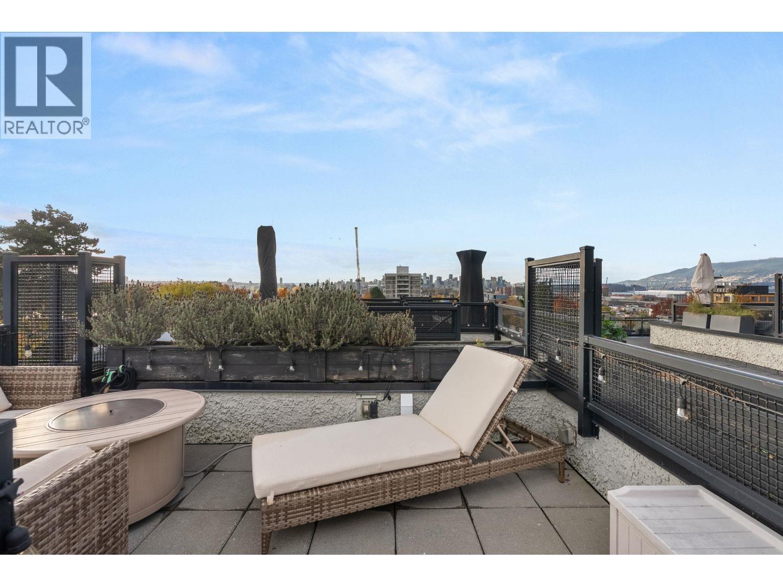 4 1851 ADANAC STREET