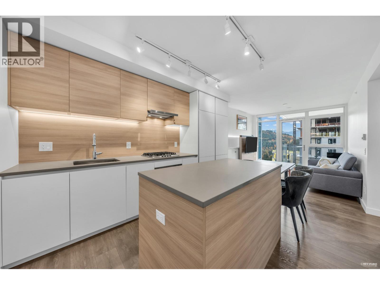 2508 652 WHITING WAY